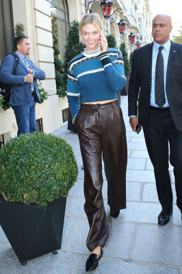 Karlie Kloss is Stylish – Paris