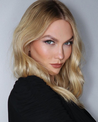 Karlie Kloss 11/10/2021