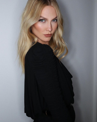 Karlie Kloss 11/10/2021