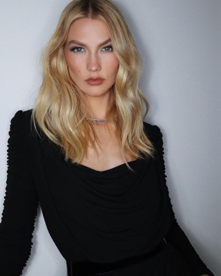 Karlie Kloss 11/10/2021