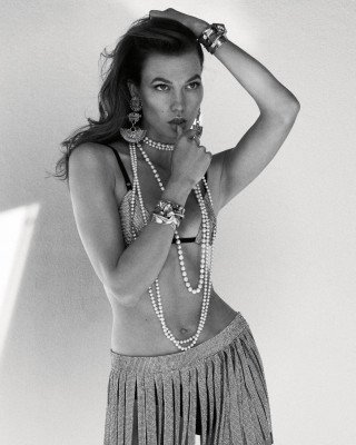 Karlie Kloss - Vogue Espana 2022