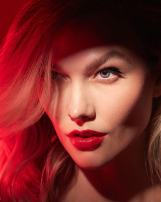 Karlie Kloss for Carolina Herrera 'Very Good Girl' // 2021