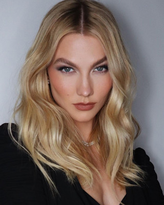 Karlie Kloss 11/10/2021