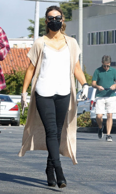 Kate Beckinsale With Boyfriend Goody Grace – Los Angeles 08/05/2020