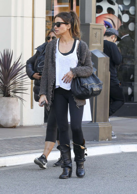 Kate Beckinsale – Shopping at Elizabeth &amp; James in West Hollywood