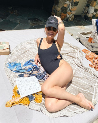Kate Hudson in a Swimsuit 06/04/2020