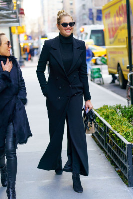 Kate Upton Out for Lunch in New York 