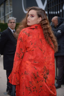 Katherine Langford - Valentino Show Paris Fashion Week 03/03/2019