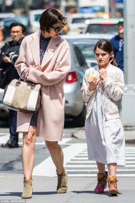 Katie Holmes pic #1066368
