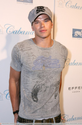 Kellan Lutz pic #287208