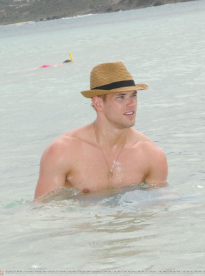 Kellan Lutz pic #292222