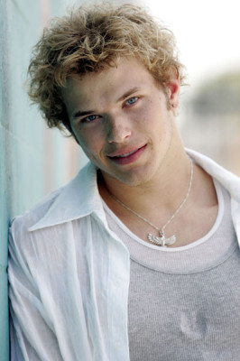 Kellan Lutz pic #283950