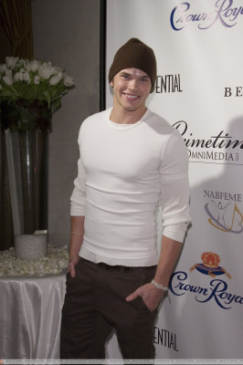 Kellan Lutz pic #287454