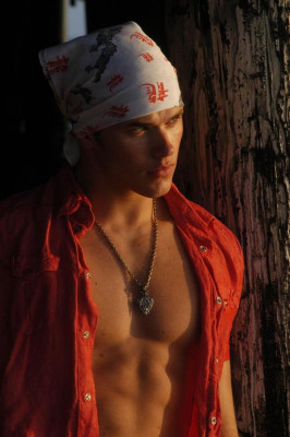 Kellan Lutz pic #233501