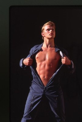 Kellan Lutz pic #277460