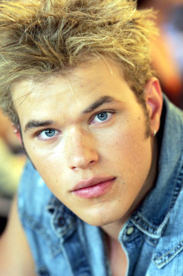 Kellan Lutz pic #283951