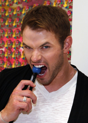 Kellan Lutz pic #513921