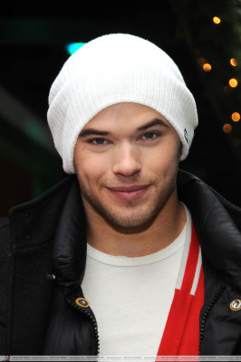 Kellan Lutz pic #286096