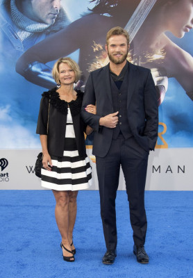 Kellan Lutz pic #999614