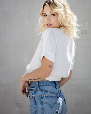 Kelli Berglund – Photoshoot September 2019