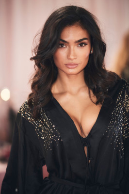 Kelly Gale – Victoria’s Secret Fashion Show Backstage 2018 