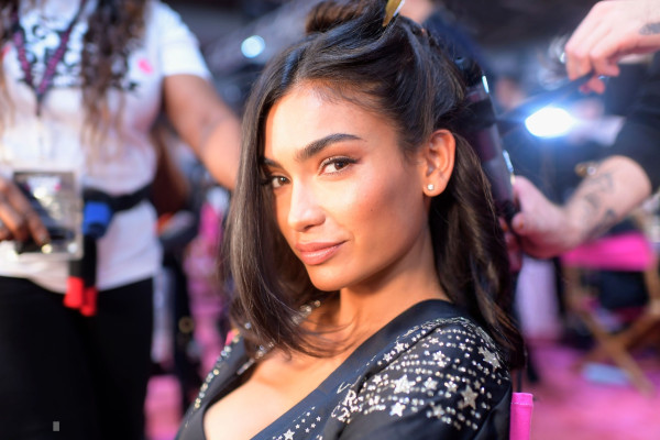 Kelly Gale – Victoria’s Secret Fashion Show Backstage 2018 