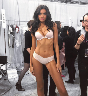 Kelly Gale pic #1017804