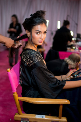 Kelly Gale – Victoria’s Secret Fashion Show Backstage 2018 