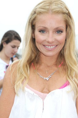 photo 25 in Kelly Ripa gallery [id544071] 2012-08-04 00:00:00