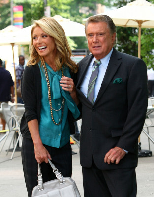 photo 17 in Kelly Ripa gallery [id251275] 2010-03-22 00:00:00