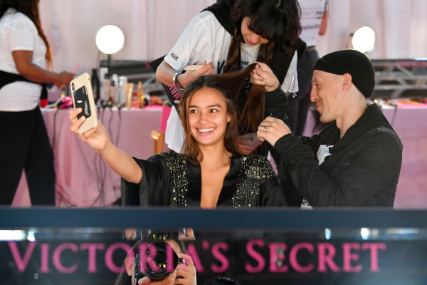 Kelsey Merritt – Victoria’s Secret Fashion Show Backstage 2018