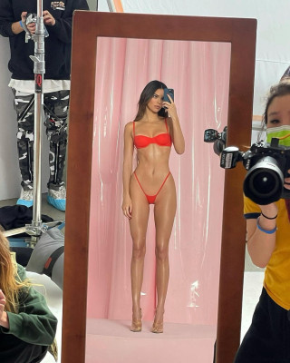Kendall Jenner - &#039;SKIMS&#039; BTS // Feb 2021