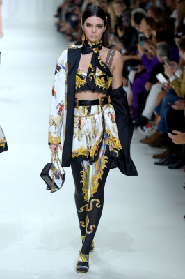 Kendall Jenner – Versace Show in Milan 