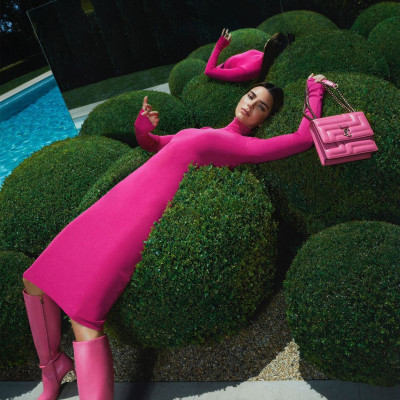 Kendall Jenner - Jimmy Choo (Fall 2022)
