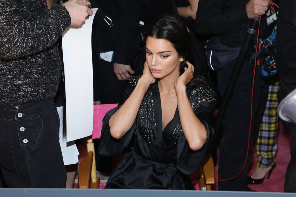 Kendall Jenner – 2018 Victoria’s Secret Fashion Show Backstage
