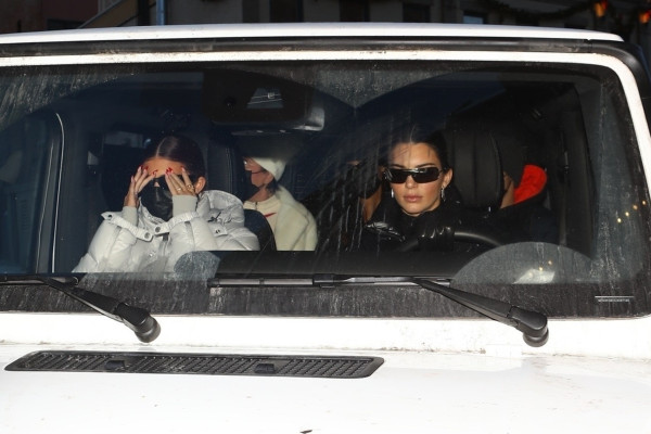 Kendall Jenner is seen shopping at the Prada store in Aspen,Colorado | 30.12.202