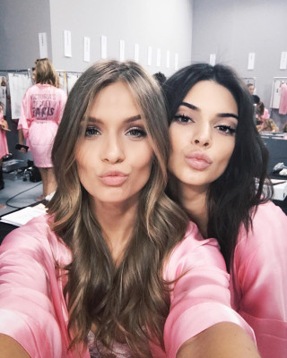 Kendall Jenner  – Victoria’s Secret Fashion Show Backstage 2016 in Paris 