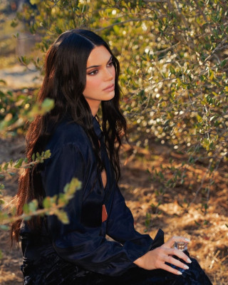 Kendall Jenner - KKW Fragrance (2021)