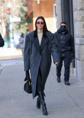 Kendall Jenner - Out and about in Aspen, CO 01/18/2022