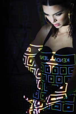 Kendall Jenner - Versace (2020)