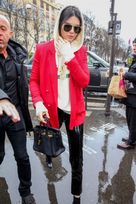Kendall Jenner – Leaves Her Hotel and Goes to l’Avenue Restaurant in Paris 
