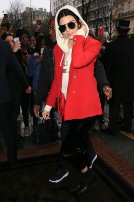 Kendall Jenner – Leaves Her Hotel and Goes to l’Avenue Restaurant in Paris 