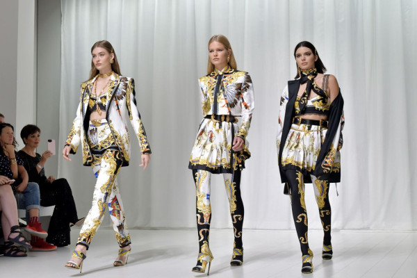 Kendall Jenner – Versace Show in Milan 