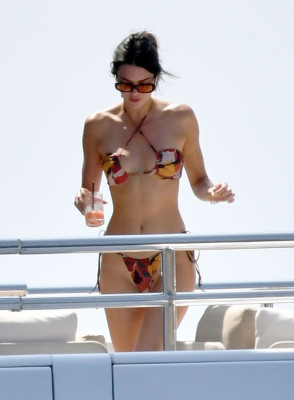 Kendall Jenner - Capri 08/24/2021