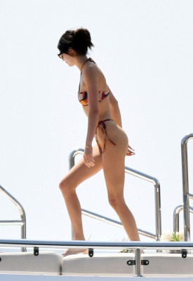 Kendall Jenner - Capri 08/24/2021