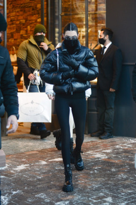 Kendall Jenner is seen shopping at the Prada store in Aspen,Colorado | 30.12.202