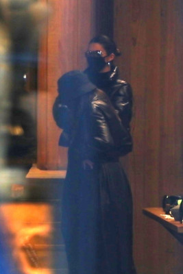 Kendall Jenner is seen shopping at the Prada store in Aspen,Colorado | 30.12.202