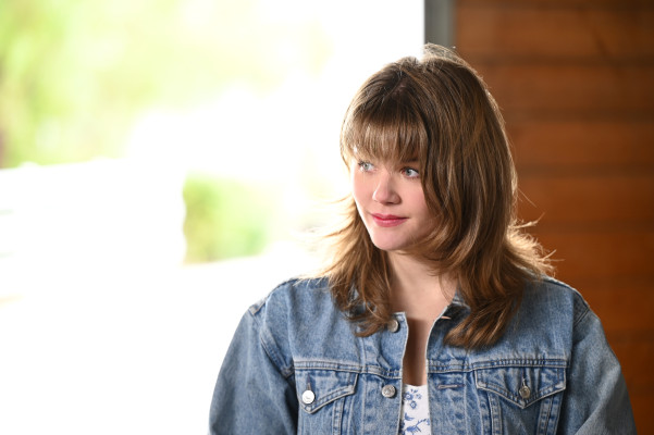 Kerri Medders - Promised Land (2022) 1x06 &#039;El Cuchicheo (The Whispering)&#039;