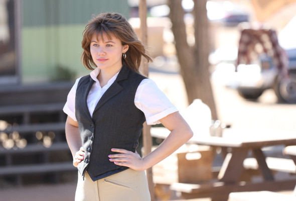 Kerri Medders - Promised Land (2022) 1x05 &#039;Los Rivales (Rivals)&#039;