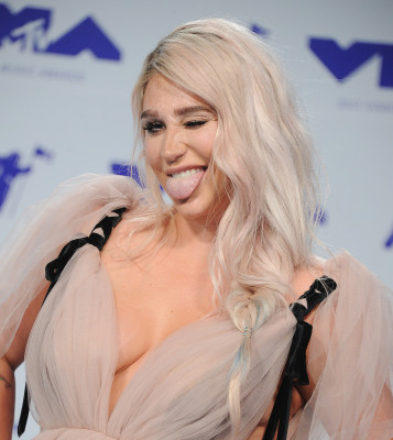певица Kesha